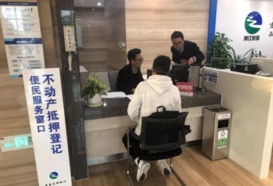 70万的房贷还30年一共还多少,70万的房贷30年要交多少税费