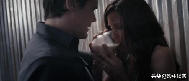 她被下药囚禁到地下室，当众多人*奴性**，报警后英国警方：你穿多少