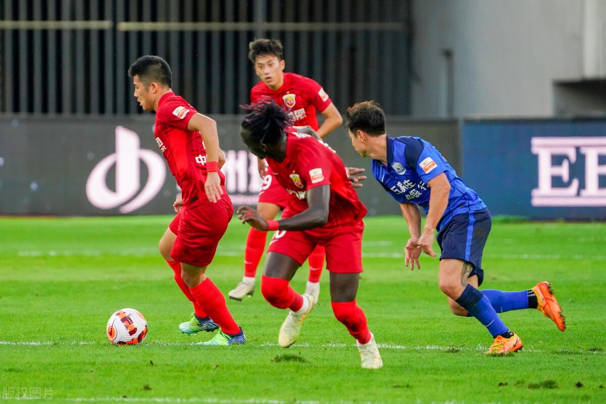 冯劲上港首球,冯劲广州恒大过人