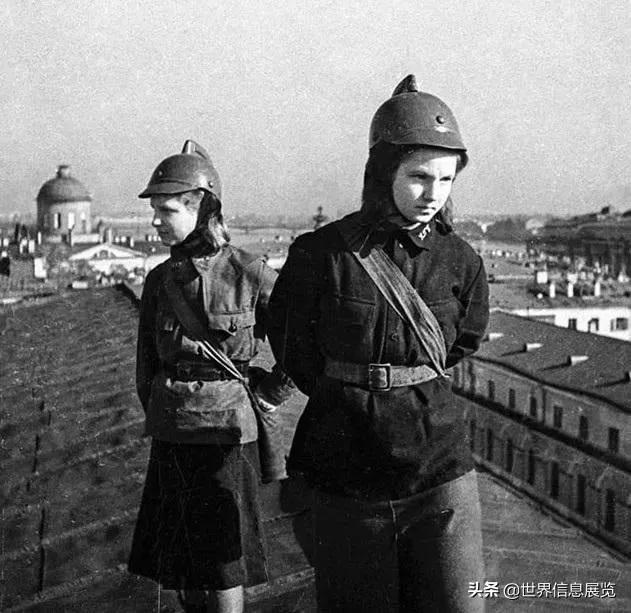 披头发小女孩9至11岁,披着披风的小女孩