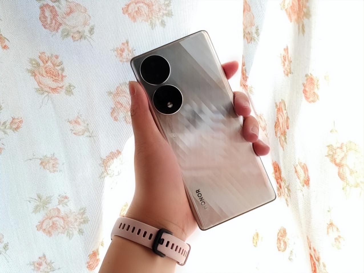 美丽与智慧的化身爱与和平,美丽与智慧的合体