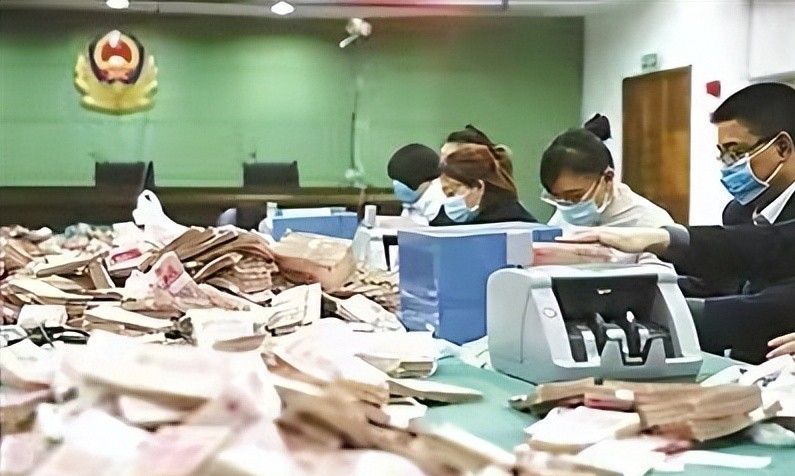 发现彩票密码的男子一年挣80亿,男子想一夜暴富偷十多次彩票被抓