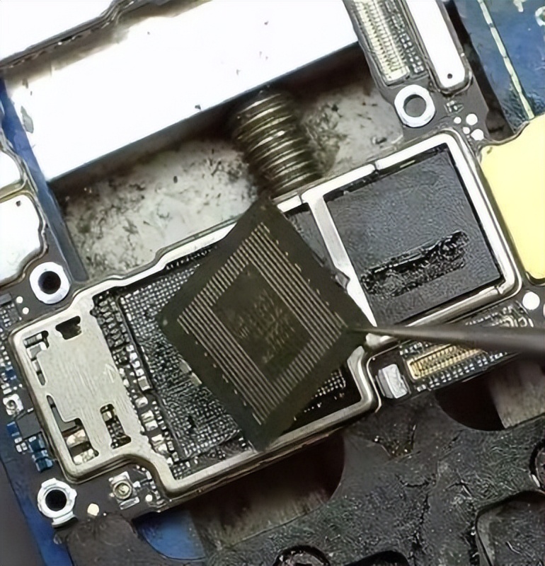 打脸爽文！华为麒麟5G芯片回归，让雷蒙多回国时带了些中国的特产