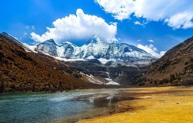 稻城亚丁的风景美到极致,稻城亚丁壮观