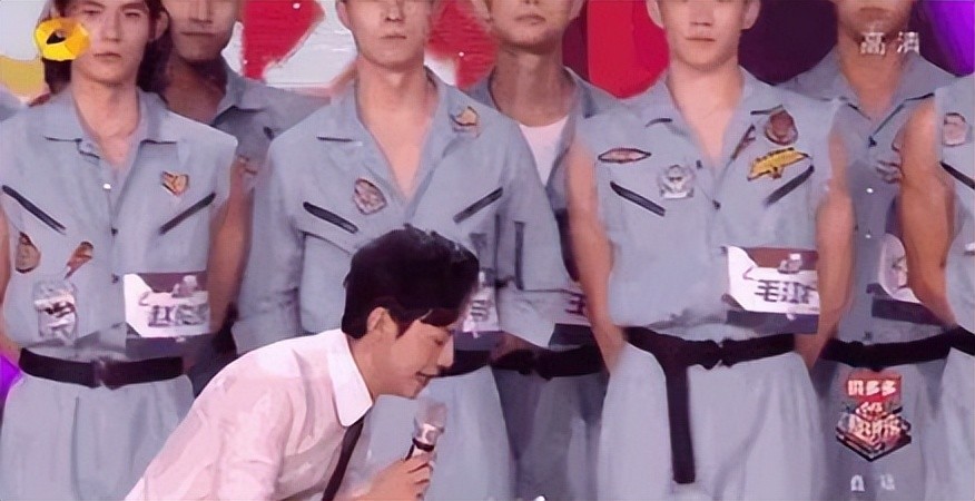 吴宣仪关晓彤玫红色礼服,关晓彤吴宣仪穿衣