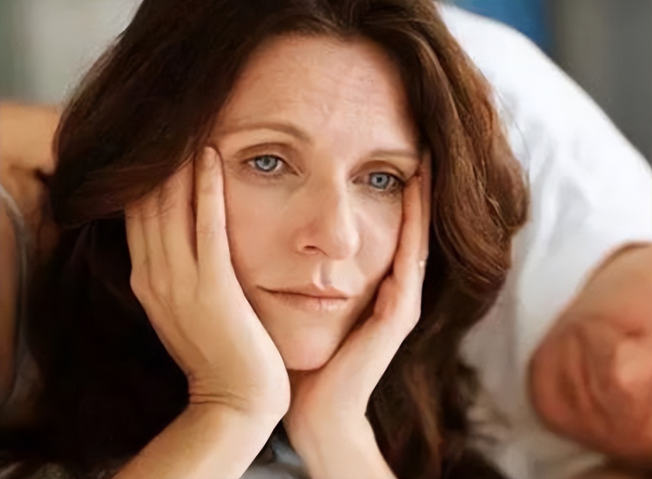 女性性欲过于强烈是什么原因？是疾病吗？医生：这几点要引起重视