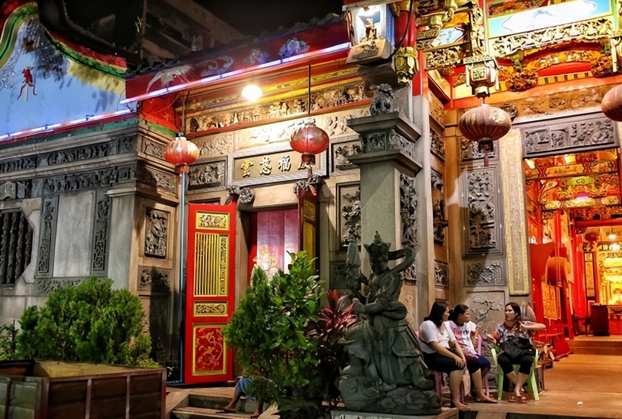 如今的缅甸仰光唐人街已物是人非，华人稀少，当地人还在苦苦经营