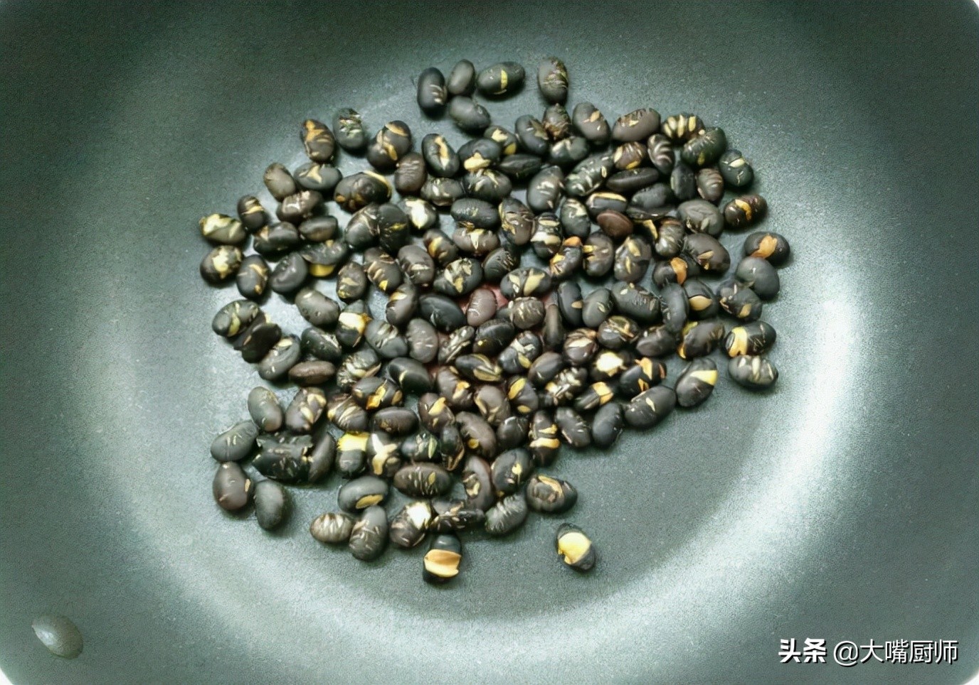 90岁老人醋泡黑豆的正确做法,东北阿姨醋泡黑豆的正确做法
