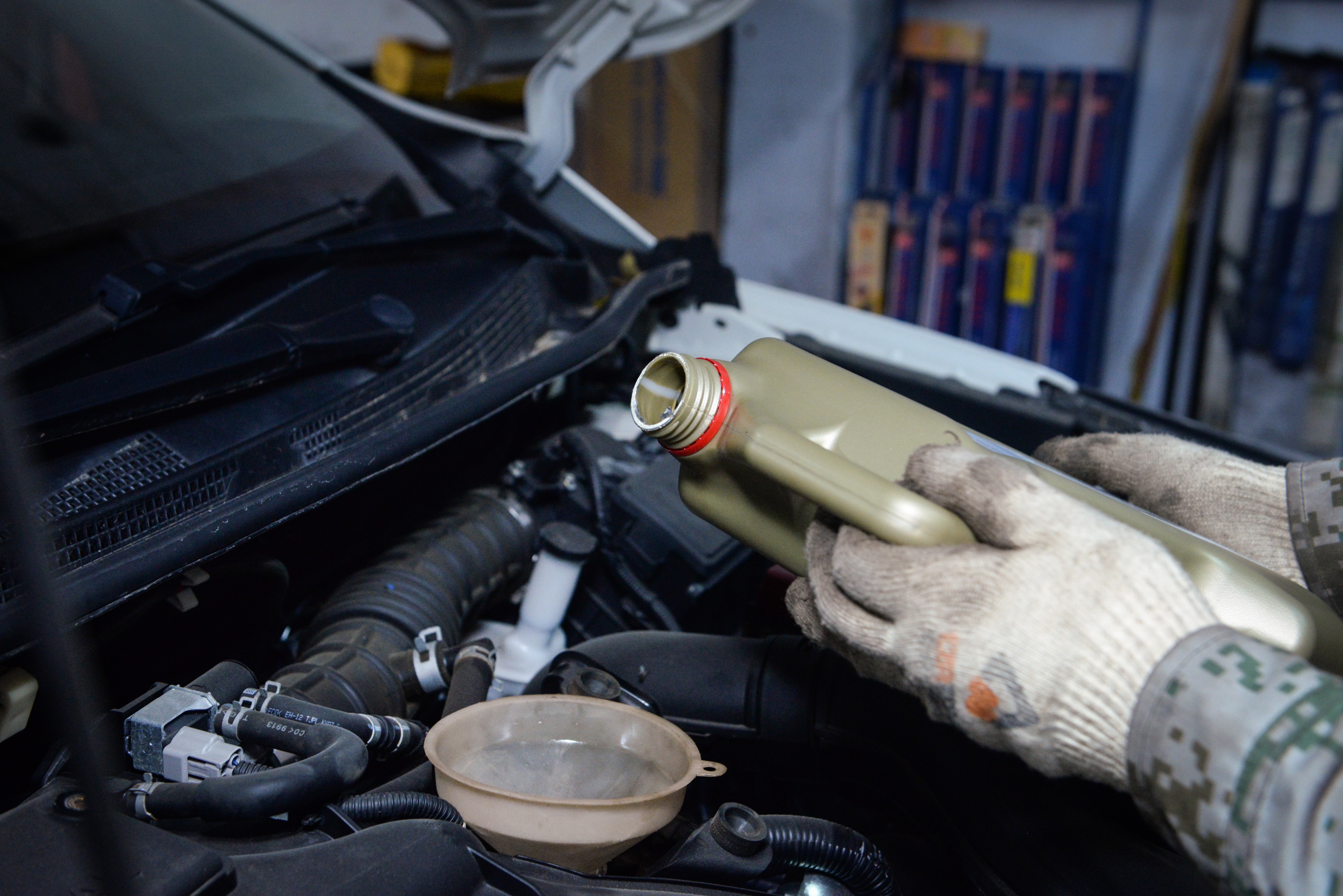 如何区分新车用什么机油,怎么区分新机油好坏