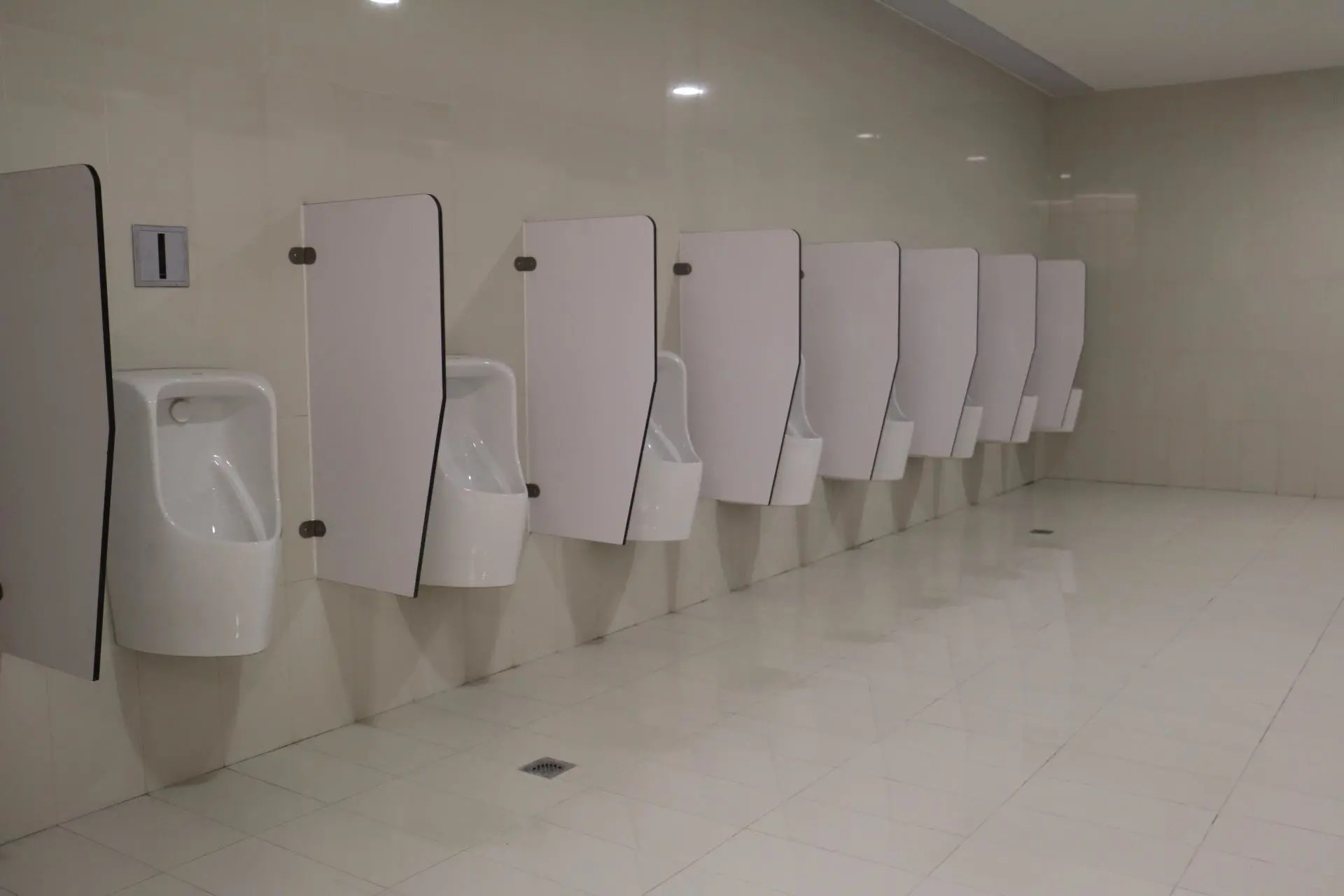 美国马桶前面为什么要设计个孔,美国马桶前面有个缺口怎么冲水