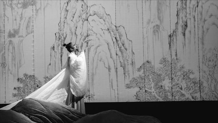 论李白诗中的浪漫精神论文,论李白的浪漫主义诗风