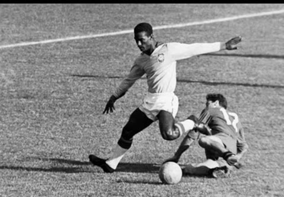 塔尔德利巴西球员地位,巴西历史球星排行榜前十名