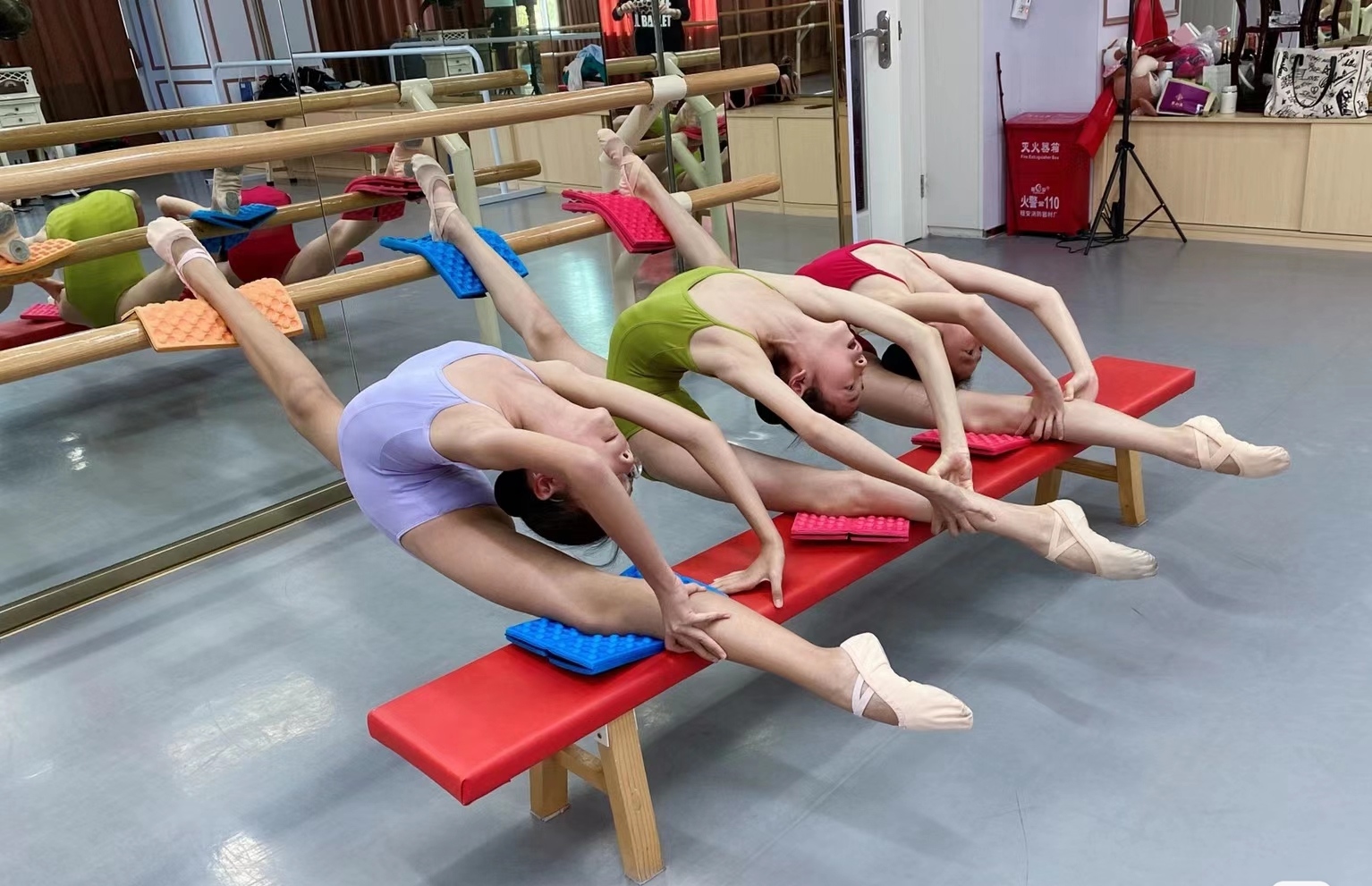 舞蹈男生训练的日常,舞蹈素质和技巧训练有哪些