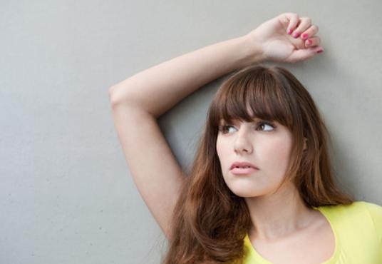 女生腋下长了个小疙瘩是什么病,女士腋下长了个小疙瘩是怎么回事