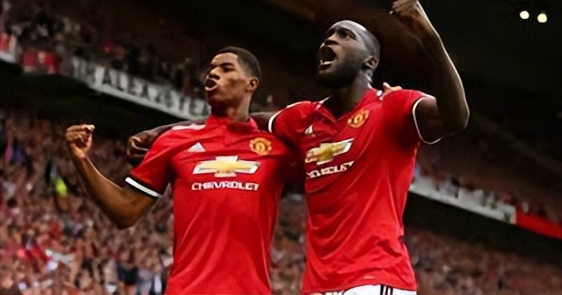 前锋的交织绝妙舞蹈：创造神奇进攻的搭配乐章