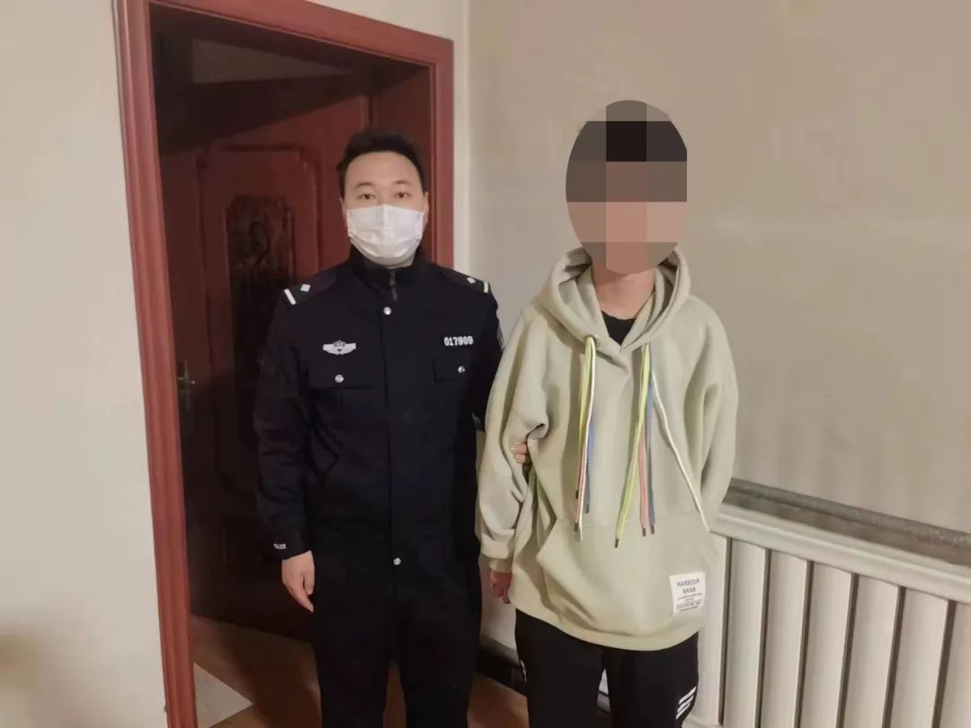 警方成功捣毁一处voip涉诈窝点,警方抓获架设goip设备的嫌疑人