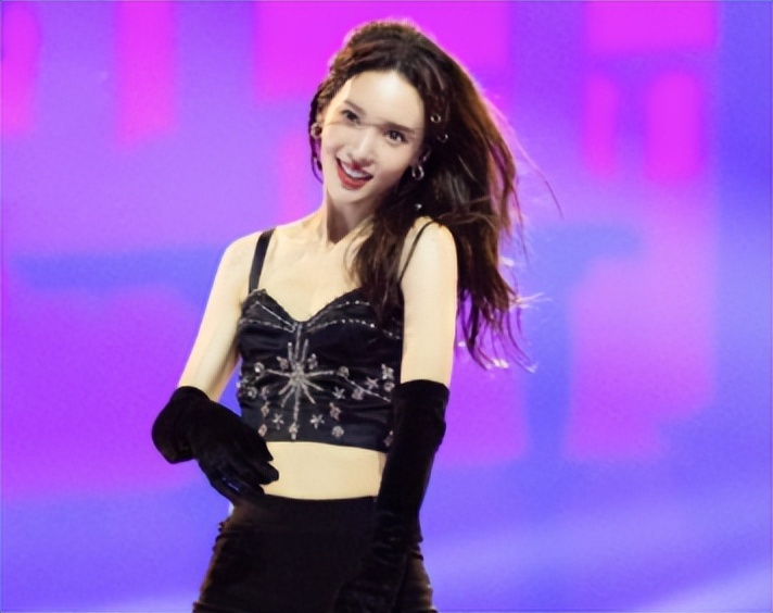 金晨被沈腾调侃,金晨穿衣吓坏沈腾