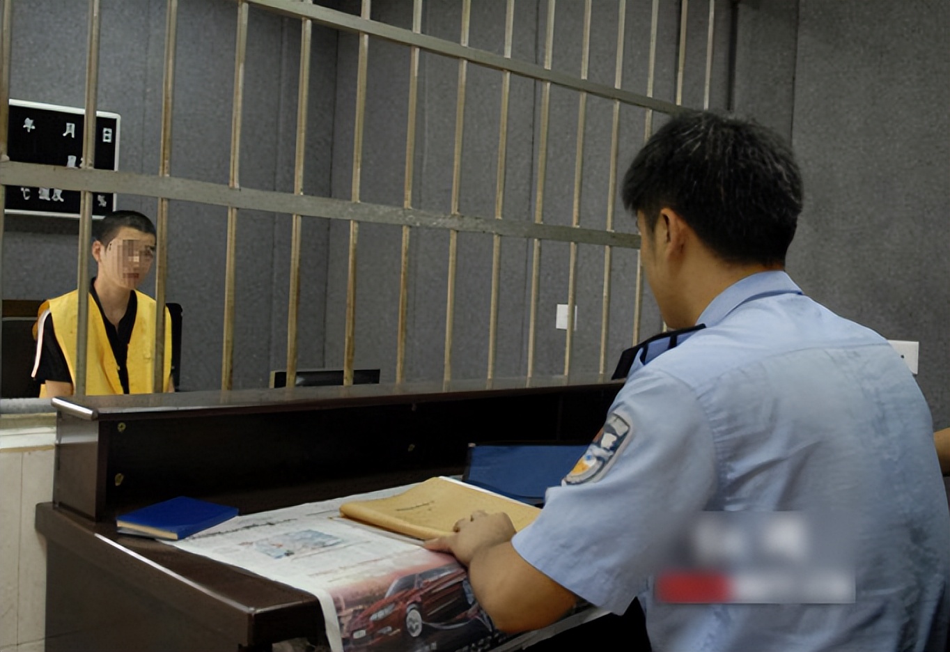 沧州男子扮警察转走3000万真假,4名少年冒充警察徒手抓毒贩