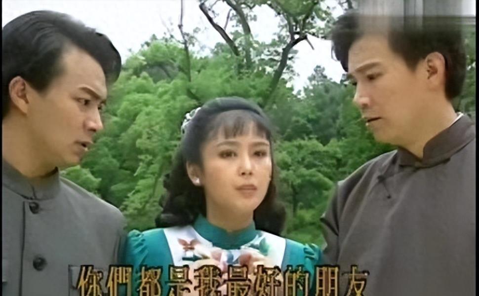 牛角胸罩,诱惑式舔刀尖,这些颠覆三观的镜头,看完让人一言难尽