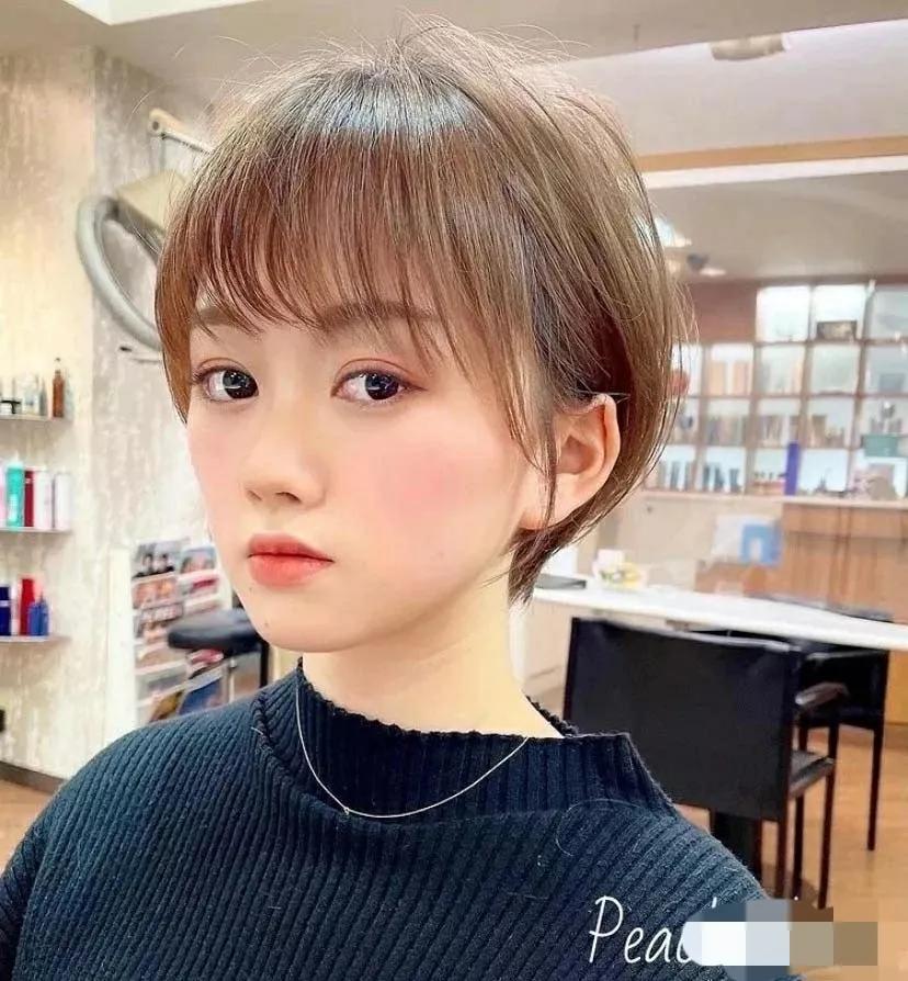 小圆脸适合剪短发吗,肉肉的小圆脸女生剪短发
