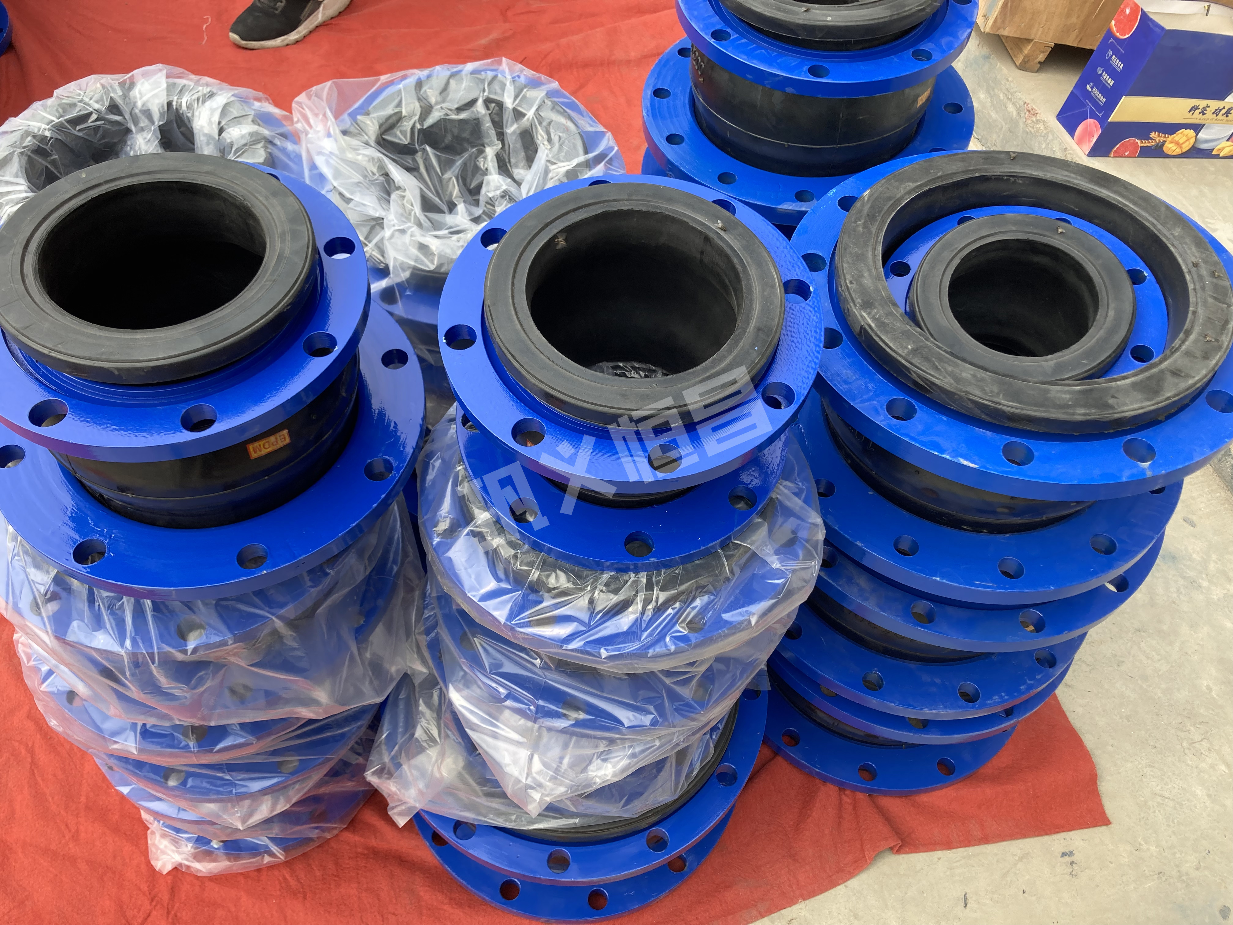 可曲饶橡胶接头,橡胶接头和可曲挠橡胶接头区别