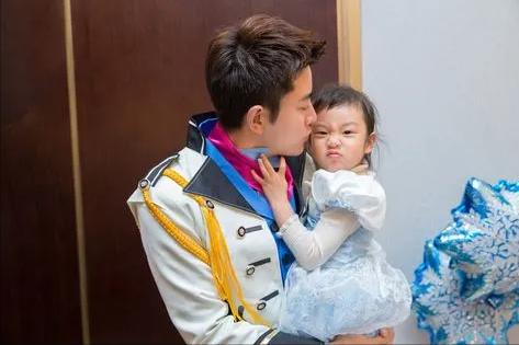 盘点几位吃相很难看的主播,直播带货引争议的六位明星