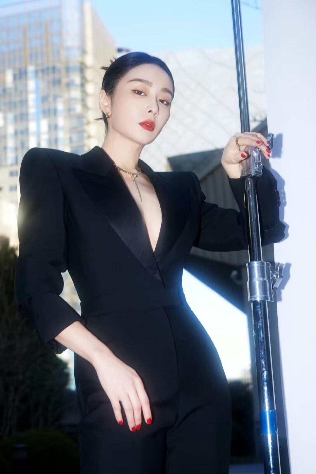 鐙傞楂樺彾澶у珎闇告皵瑙嗛,鐙傞澶у珎楂樺彾浠庣垎鐏埌鎵撳洖鍘熷舰