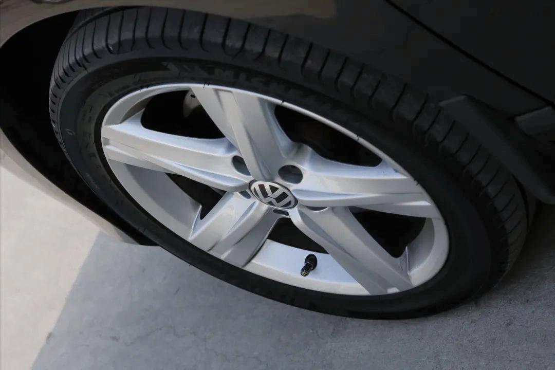 老迈腾b7换新款后新标,迈腾b7翻新哈尔滨