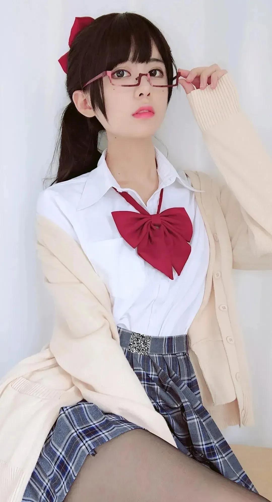 姹紫嫣红霞笼雾，佳酿温馨浅浅歌