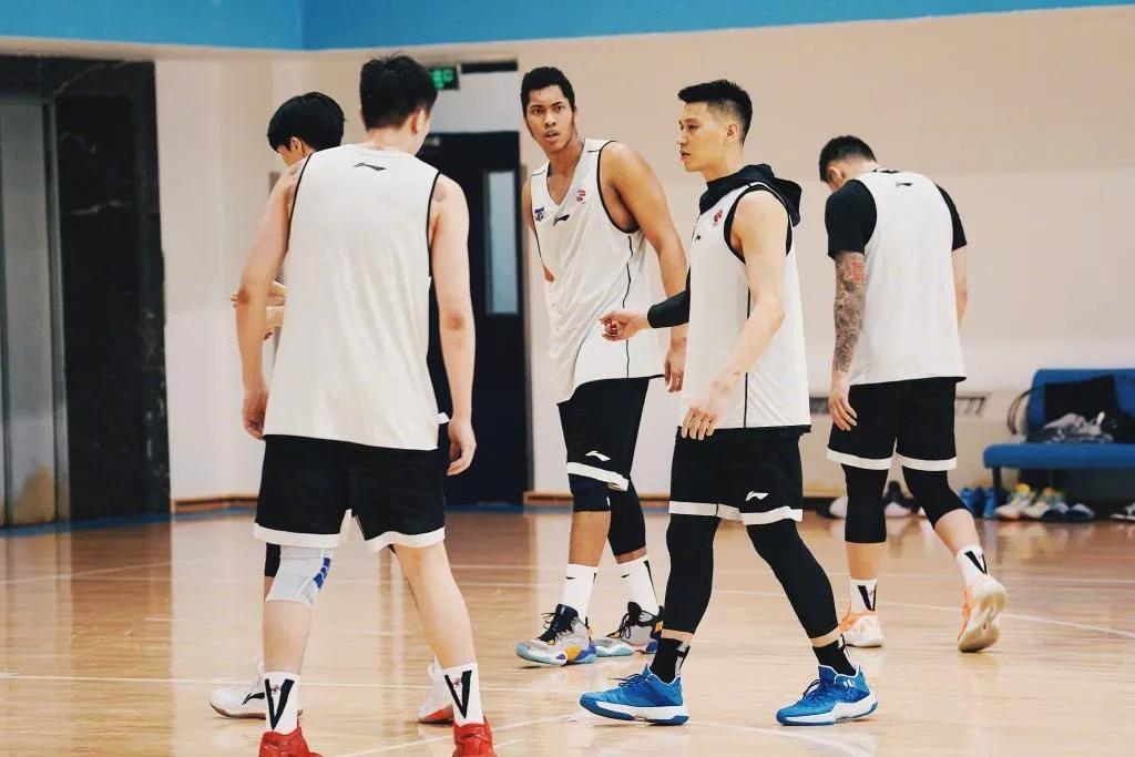 林书豪和威姆斯谁更强,林书豪打广东威姆斯