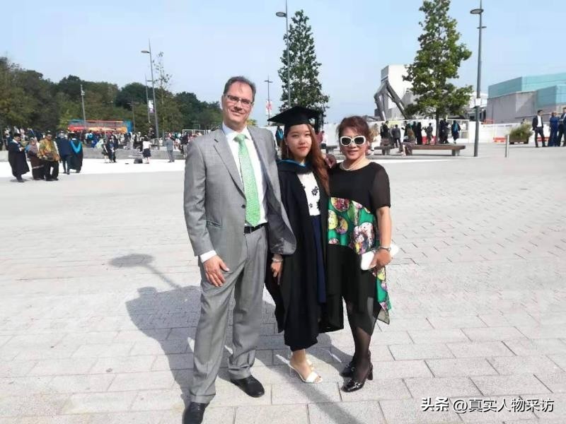 我身高1米57，50岁婚恋网相亲，被小5岁1米9西班牙大帅哥倒追