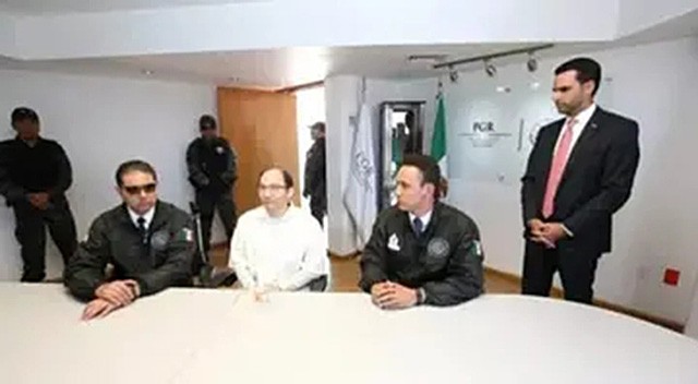 上海小伙成墨西哥毒枭，却未向中国贩毒，密室中成捆美钞垒成高台