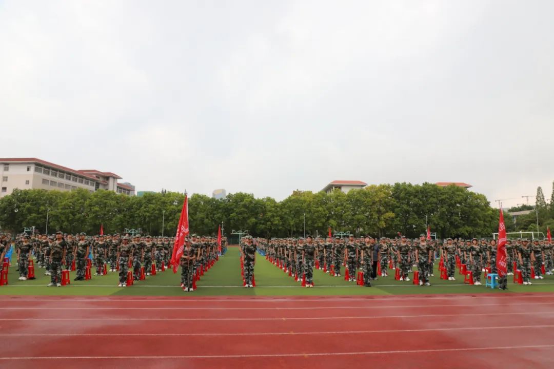 盐城市初级中学2023年“铁军国防训练营”闭营仪式隆重举行