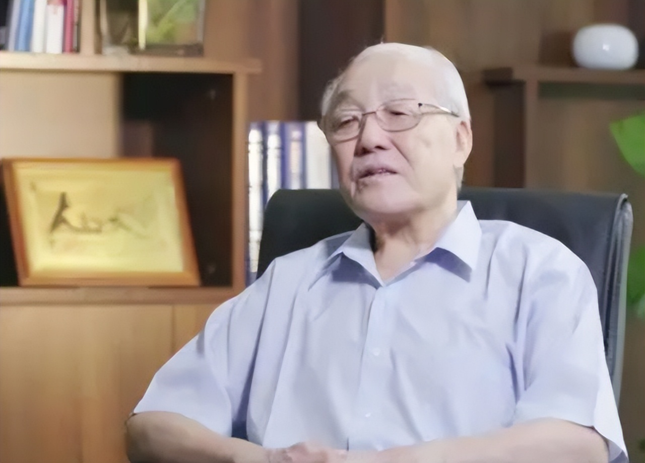 他是第一任重庆市委书记，曾主政哈尔滨，查办“东北乔四”