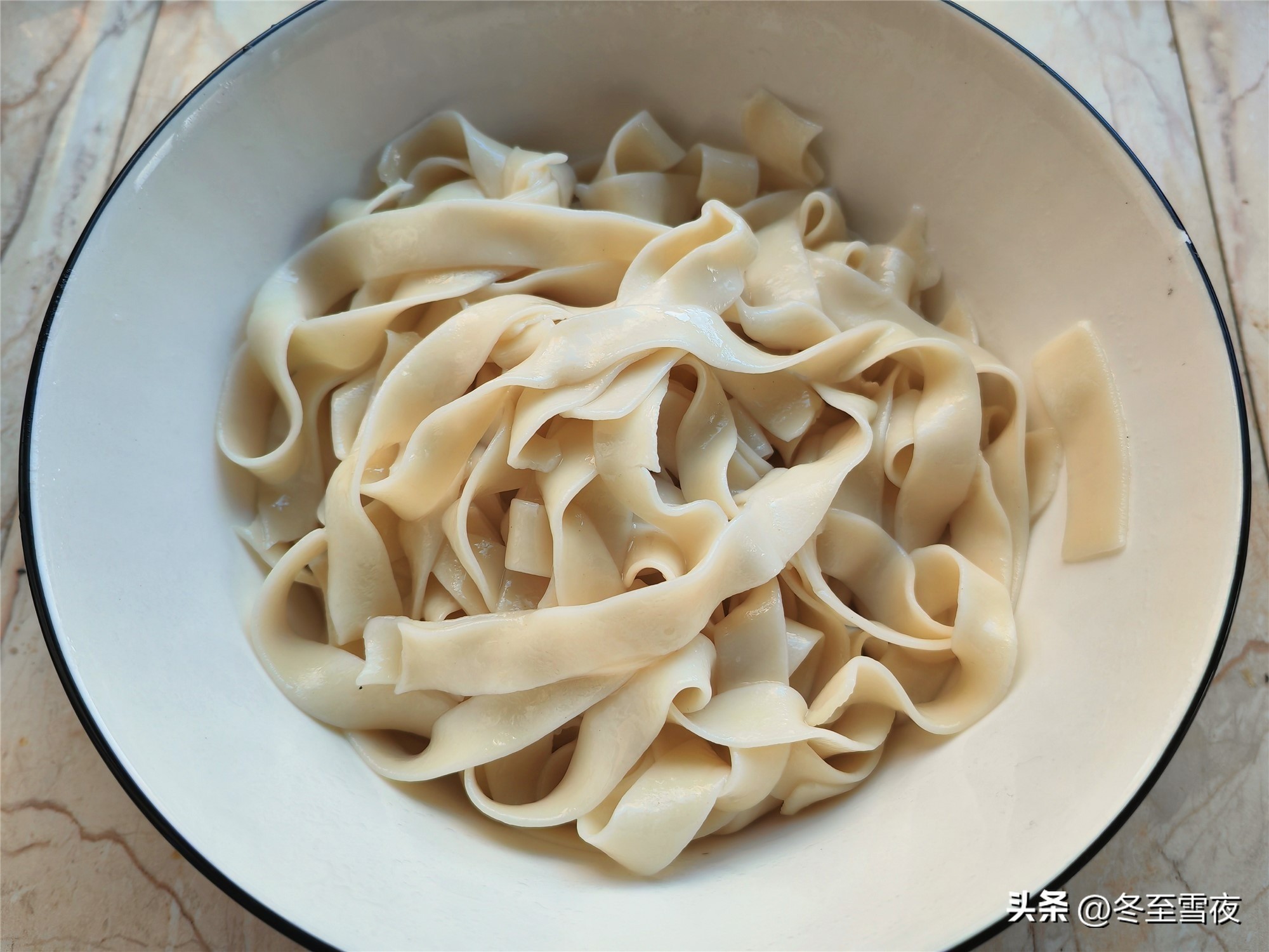 包菜炒面条最好吃的做法简单,番茄酱炒面条最好吃的做法简单