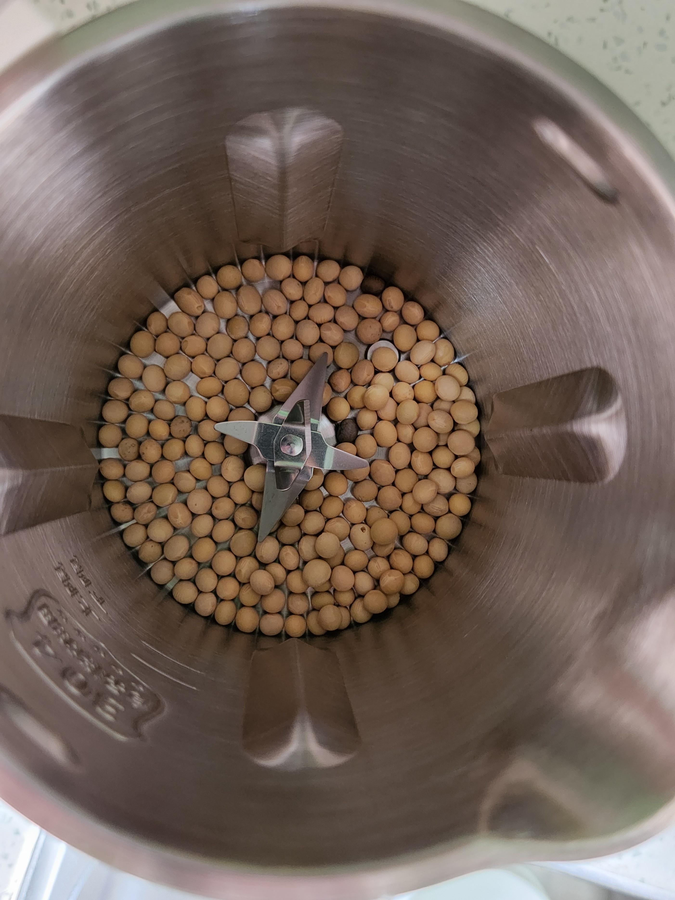 小熊和大宇哪个小型破壁豆浆机好,秋冬厨房新宠大宇云暮破壁豆浆机