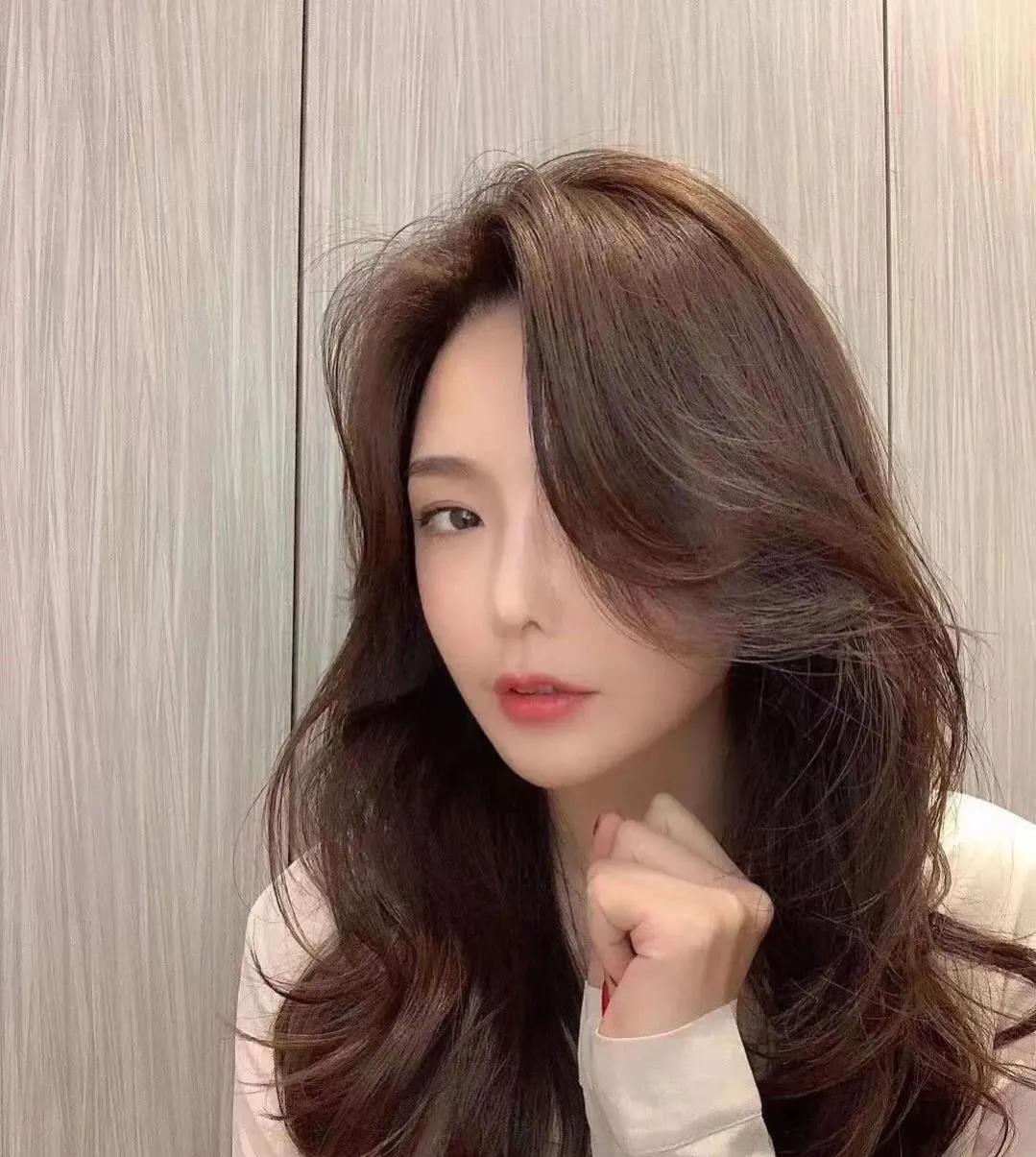 女生中长韩式浪漫气垫烫