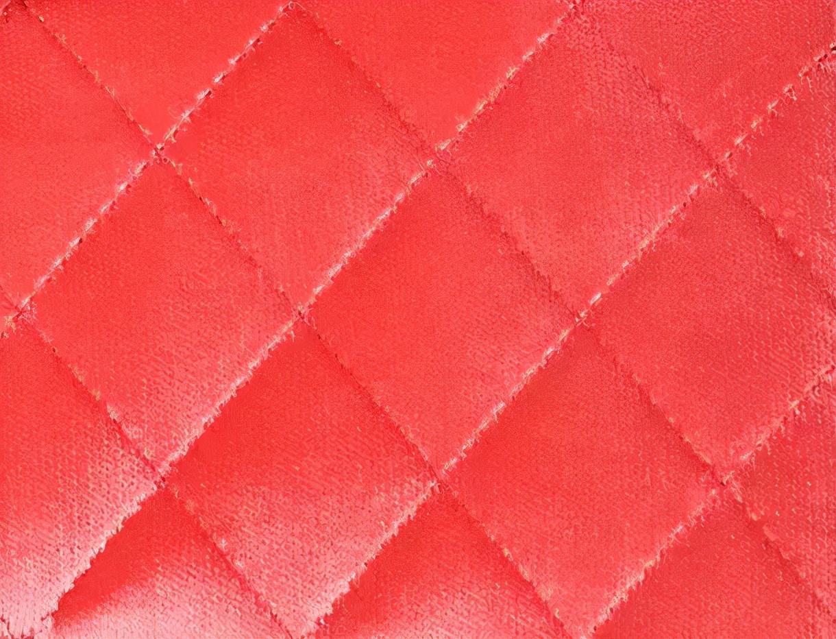 香奈儿鱼子酱的大球皮是什么皮质,香奈儿cf小号皮质是硬的还是软的