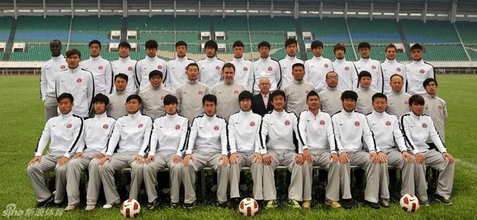 足球照片高清大图,原成都五牛足球队照片和名单