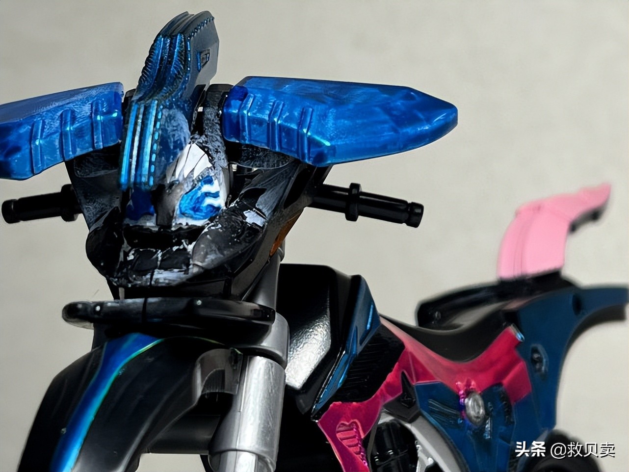 阿基蕾拉变身蜂后,改造人假面骑士手办