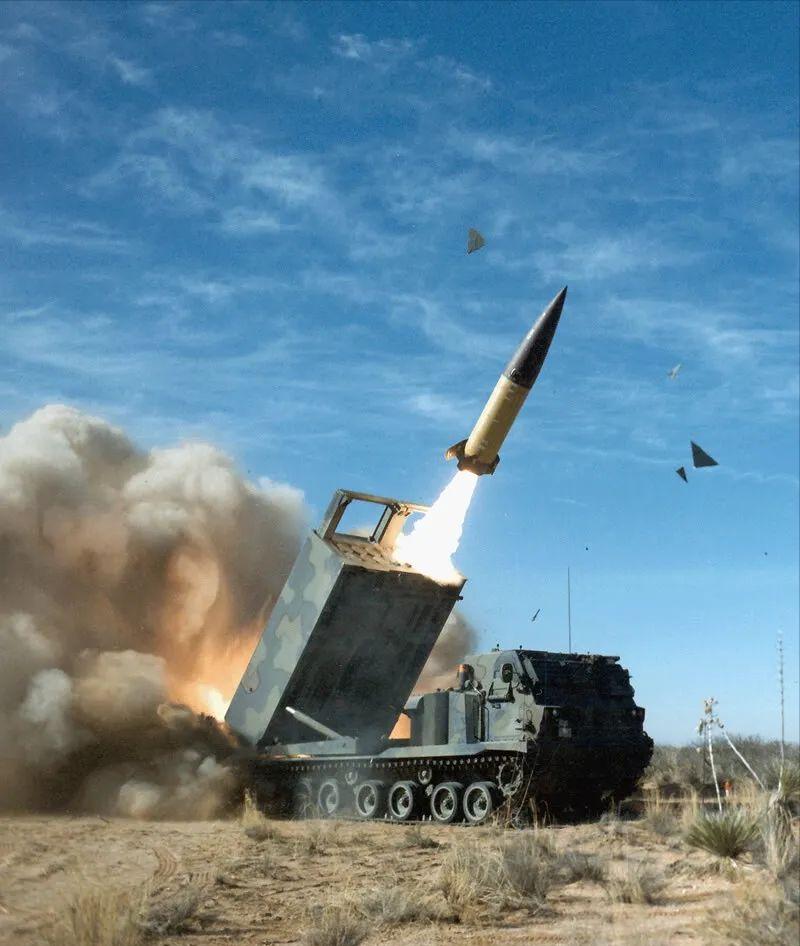 俄军精确打击乌克兰火箭炮,m270火箭炮vs龙卷风