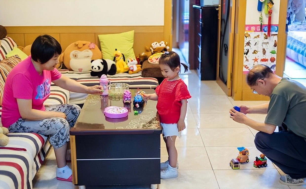 小孩都是奶奶带不跟妈妈亲怎么办,宝宝奶奶带和自己不亲了怎么办