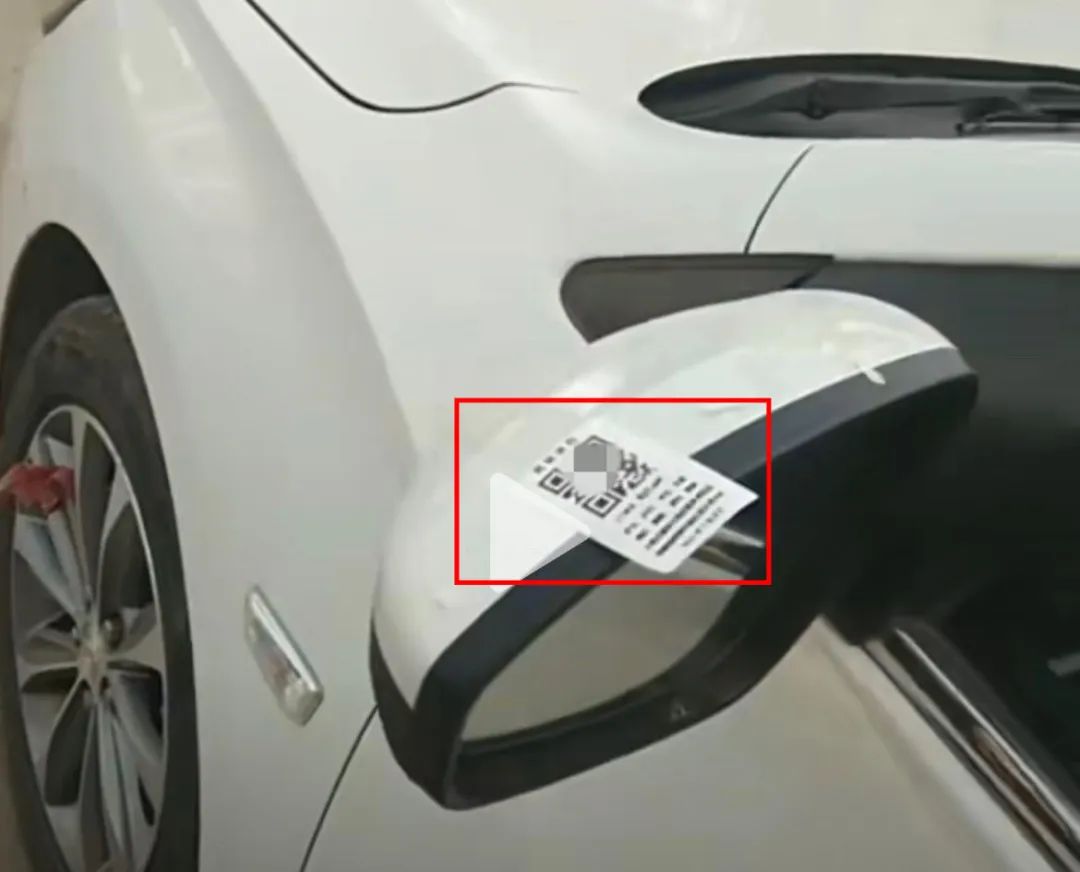 非法张贴小广告一名涉案人被抓,3名涉贴广告团伙被刑拘