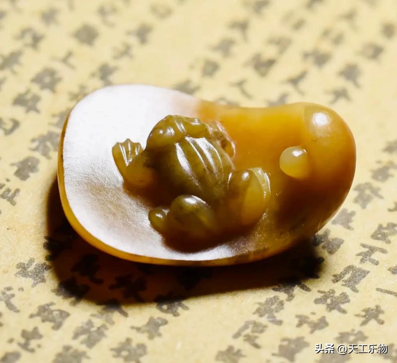 和田玉黄沁籽料大师玉雕极品图片,1200克的和田玉籽料黄沁多少钱