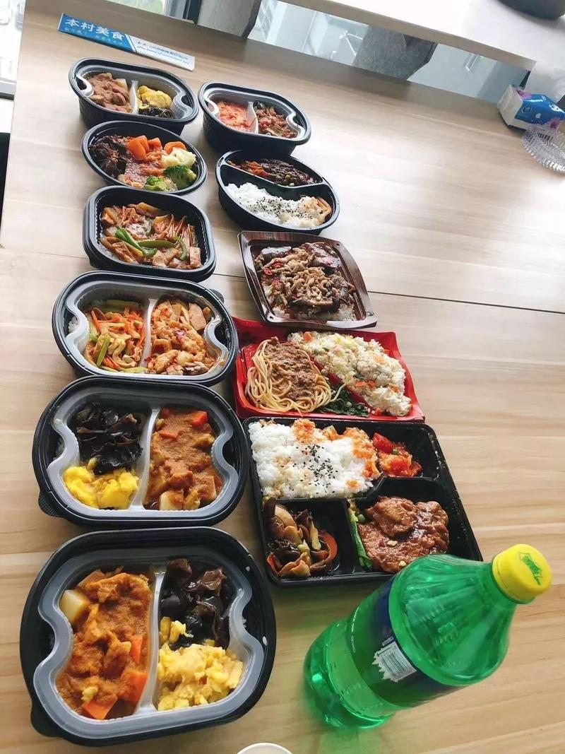 月薪6500包吃住能做外卖吗,月薪3000吃着月薪8000送的外卖