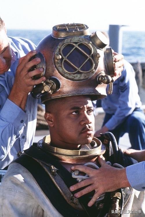 浅谈《怒海潜将》中主角们的角色特点和演技水平