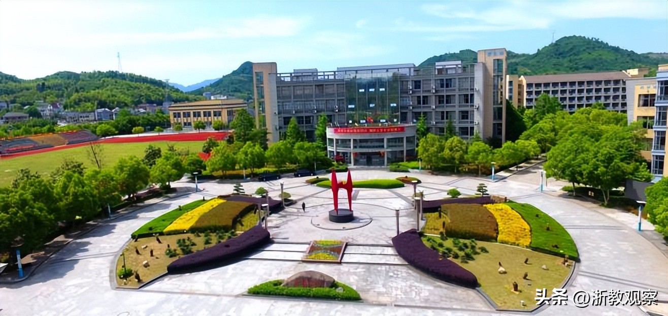 杭州市富阳区新登镇中学校长卢华伟:让师生绽放生命的精彩