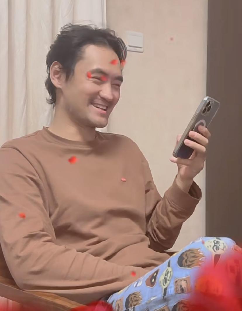 张歆艺袁弘揉肩,袁弘张歆艺晒腹肌照