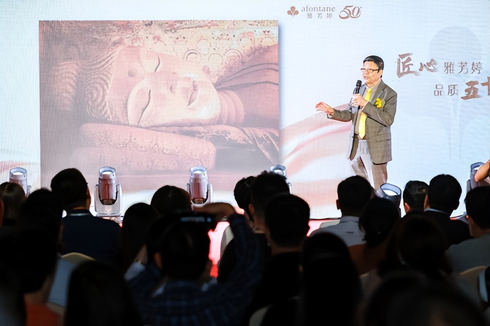 年方50，雅芳婷正年轻