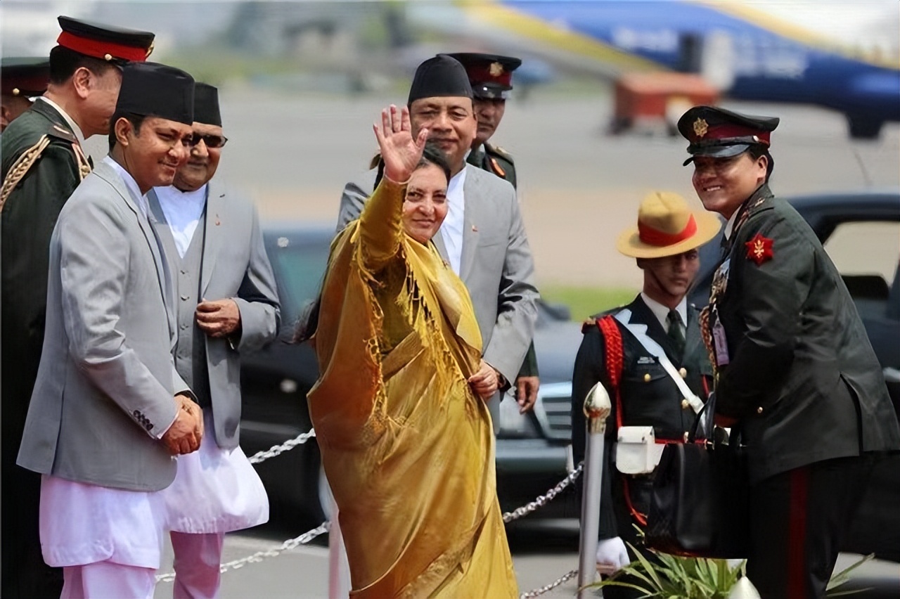 小国女总统硬刚印度力挺中国，面对印军*力武**威胁直接派兵对峙